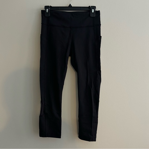 Lululemon Leggings Black Capri Cropp Womens Size 6 Side Pocket Mesh Back Active - Picture 1 of 9